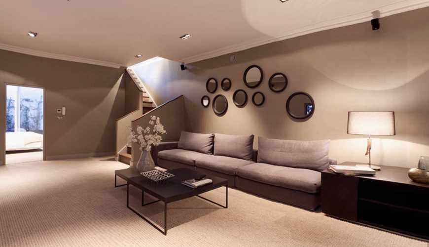 Модульная коричнево-белая картина украсит гостиную фото 330